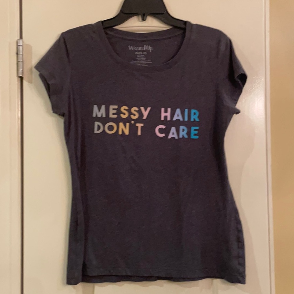 Wound Up “messy hair don’t care” gray T-shirt Junior size XL (15-17)